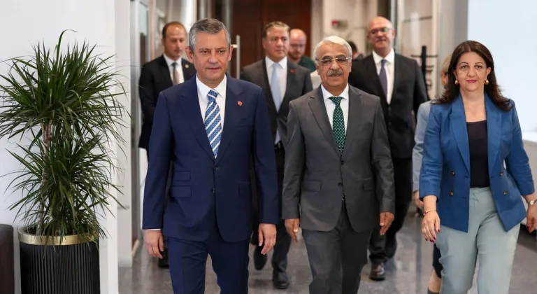 CHP lideri Özel, DEM heyetini kabul etti