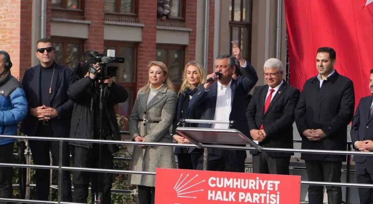 CHP Lideri Özel Yunanistan’a övgüde bulunarak, Türkiye’yi eleştirdi
