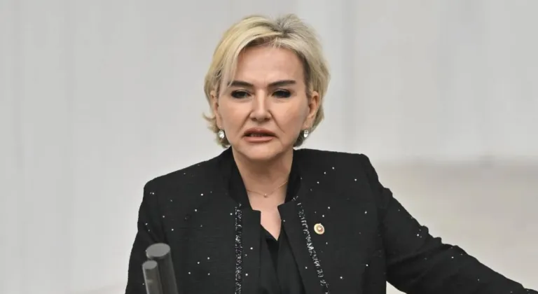 CHP’den istifa eden Milletvekili Nimet Özdemir AK Parti’ye katılıyor