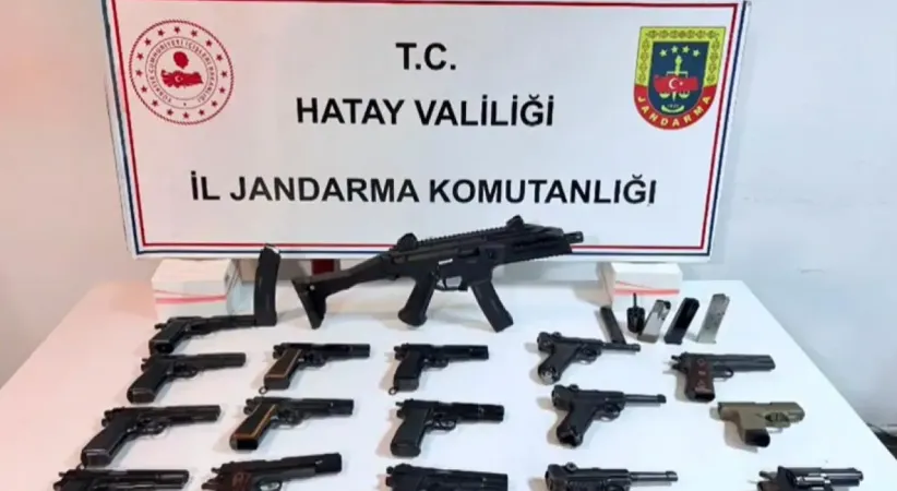 Cilvegözü’nden Türkiye’ye giriş yapan tırda çok sayıda silah ele geçirildi