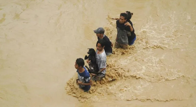 Çin’in Xianfeng kentini sel vurdu: 18 bin kişi tahliye edildi