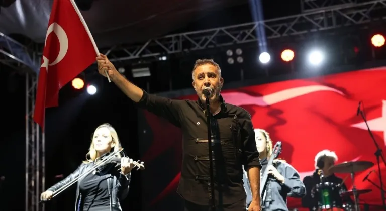 Haluk Levent, Çivril’de festivalde konser verdi