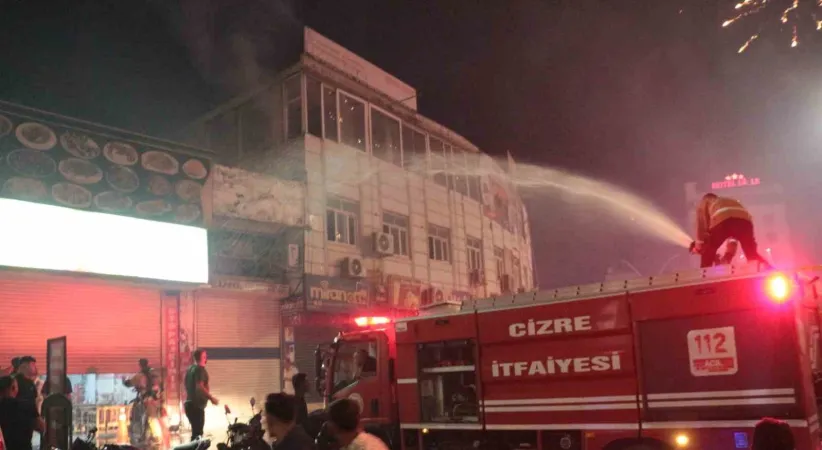 Cizre’deki galibiyet kutlamalarında 3 iş yeri ve 1 araç yandı: 1 itfaiye eri yaralandı