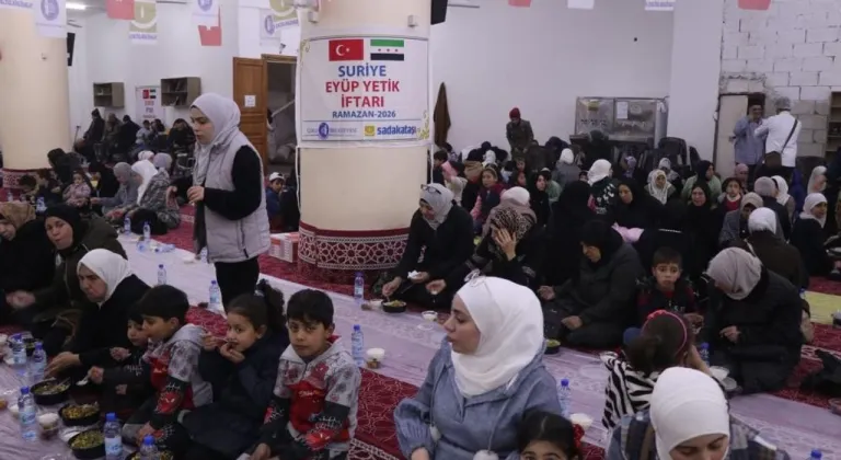 Çorum Belediyesi, Suriye'nin Yermük bölgesinde  her gün iftar veriyor