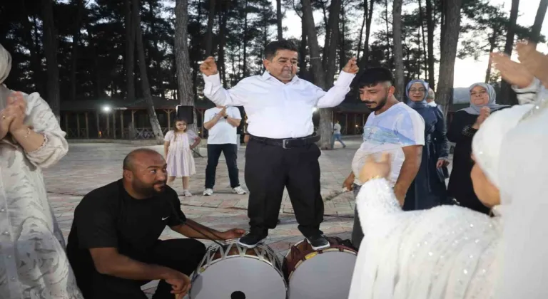 Cüce çift 21 yıl sonra kavuştu