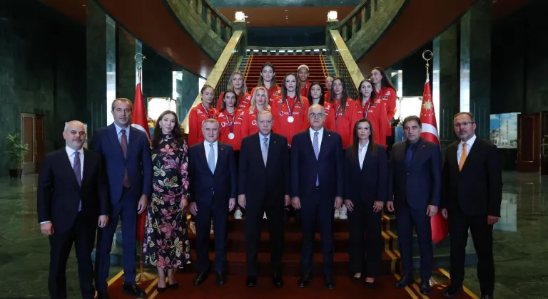 Cumhurbaşkanı Erdoğan, A Milli Kadın Voleybol Takımı’nı kabul etti