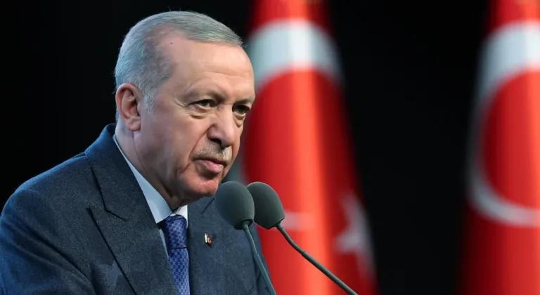 Cumhurbaşkanı Erdoğan: "Alaska Zirvesi’ni memnuniyetle karşılıyor, bu yeni sürecin Ukrayna Devlet Başkanı Zelenski’nin de katılımıyla kalıcı barışın temelini atmasını diliyoruz"