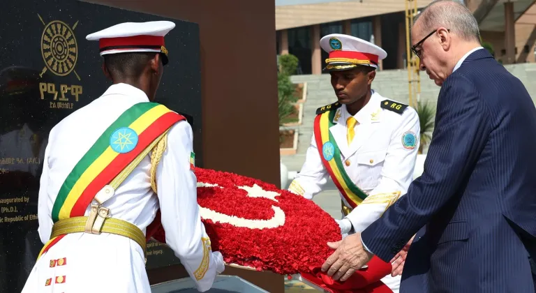 Cumhurbaşkanı Erdoğan, Etiyopya’da Adva Zafer Anıtı’na çelenk koydu