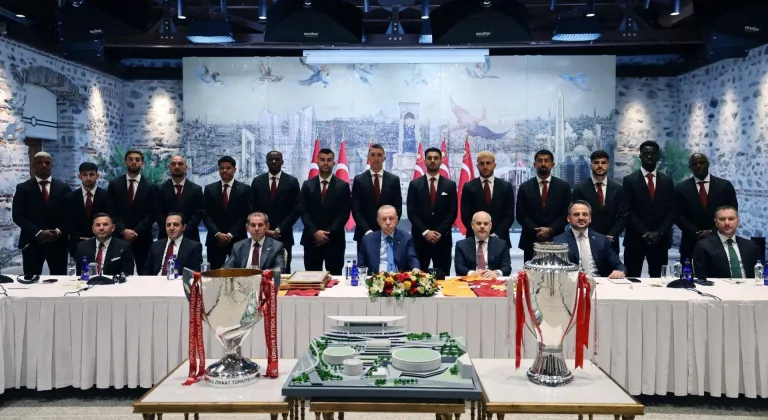 Cumhurbaşkanı Erdoğan Galatasaray Futbol Takımı’nı kabul etti