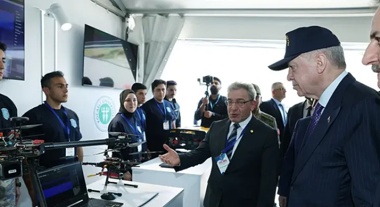 Cumhurbaşkanı Erdoğan İzmir’de Savunma Sanayi Sergisi’ni ziyaret etti