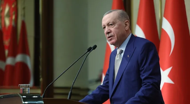 Cumhurbaşkanı Erdoğan: "Milletimizin huzuruna ve devletimizin güvenliğine kasteden eli kanlı canilerle mücadelemizi devam ettireceğiz."