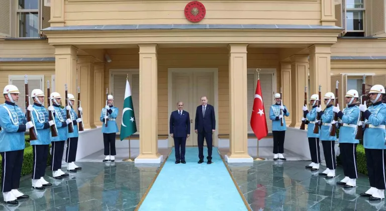 Cumhurbaşkanı Erdoğan, Pakistan Başbakanı Şerif’i resmi törenle karşıladı