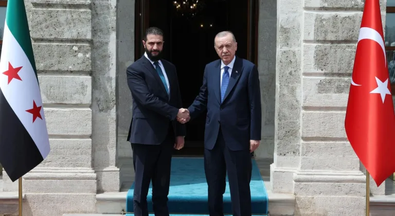 Cumhurbaşkanı Erdoğan, Suriye Devlet Başkanı Şara ile Dolmabahçe’de bir araya geldi