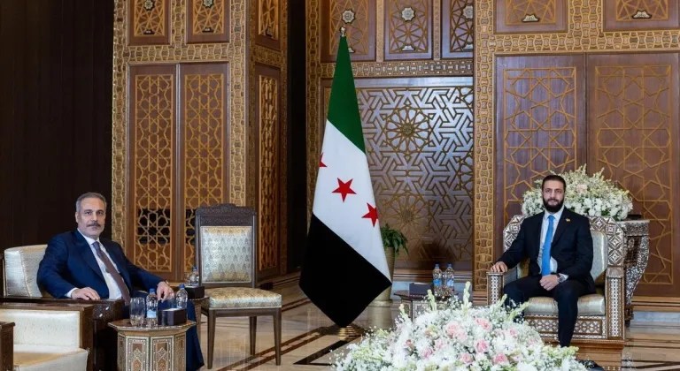 Dışişleri Bakanı Fidan, Suriye Cumhurbaşkanı Şara ile bir araya geldi