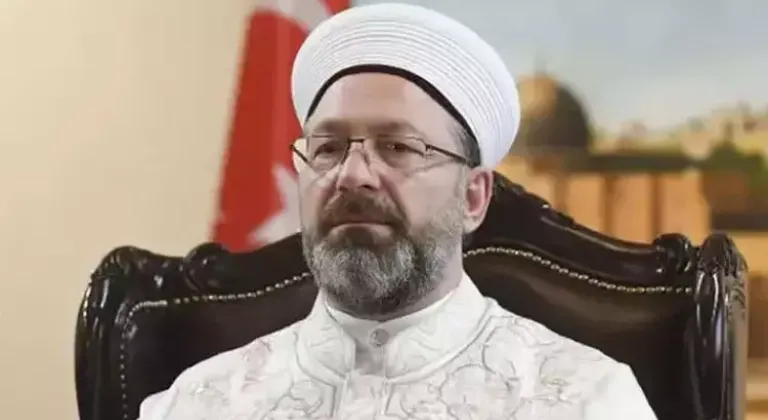Diyanet İşleri Başkanı Erbaş 15 Temmuz şehitleri için dua etti