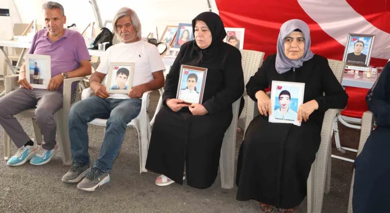 Diyarbakır annelerinden PKK’nın silahları bırakmasına destek