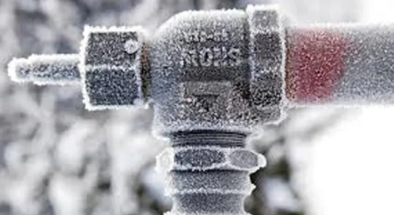 Uzmanlar: "Donan sayaç veya tesisata ateş tutmayın"