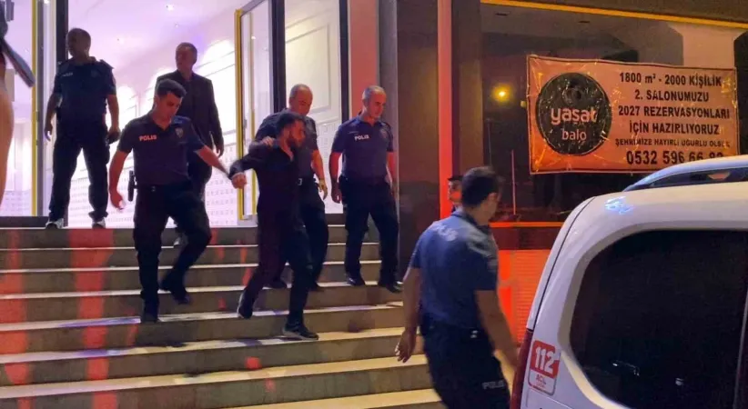 Düğünde çalınan şarkıyı beğenmeyen iki grup arası bıçaklı kavga: 3 yaralı