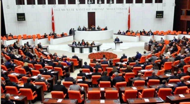 Emekli aylıklarını 16 bin 881 TL’ye çıkaran teklif komisyonda kabul edildi