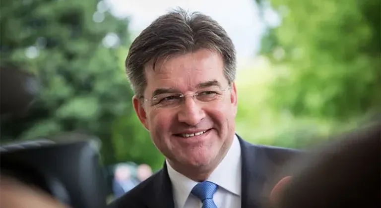 Epstein ile yazışmaları ortaya çıkan Slovakya Ulusal Güvenlik Danışmanı istifa etti