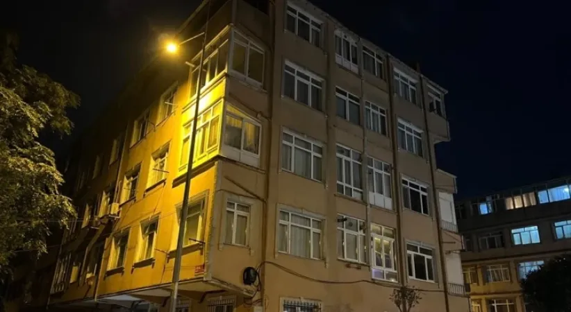 Eyüpsultan’da 5 katlı riskli bina tahliye edilerek mühürlendi