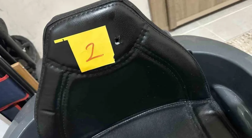 Rastgele açılan ateş pencereden girerek çocuğun akülü aracına isabet etti