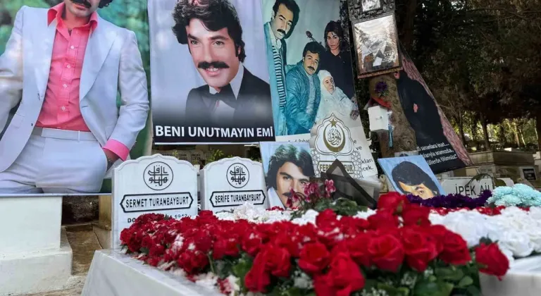 Ferdi Tayfur vefatının 1. yıl dönümünde mezarı başında anıldı