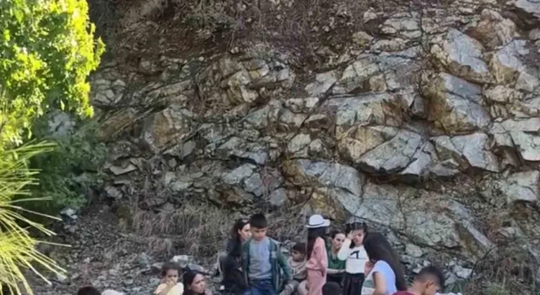 Fethiye’de 43’ü çocuk 65 düzensiz göçmen ve 4 göçmen kaçakçısı yakalandı