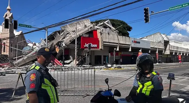 Filipinler’de 7.8 büyüklüğünde deprem meydana geldi