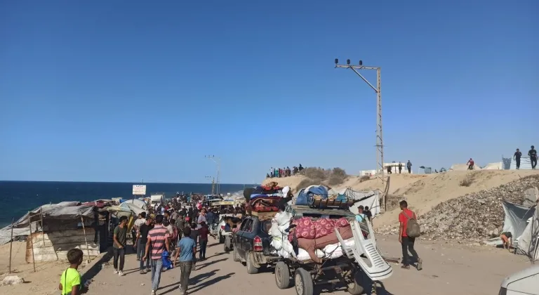 Filistinliler, ateşkesin yürürlüğe girmesiyle Gazze şehrine dönüyor