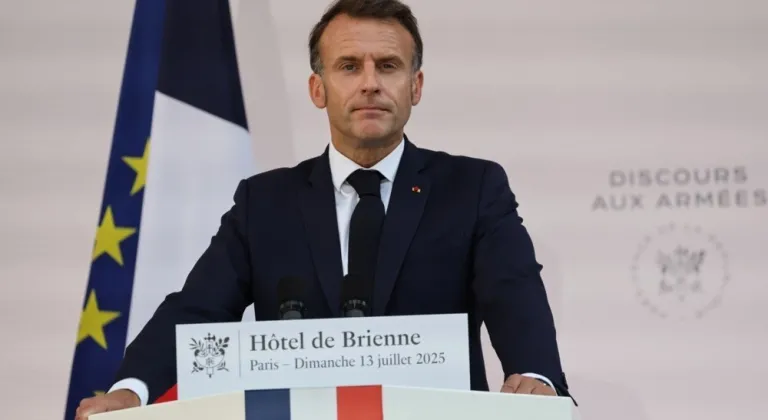 Macron: "Savunma bütçesi, 10 yıl içinde 64 milyar euroya ulaşacak"