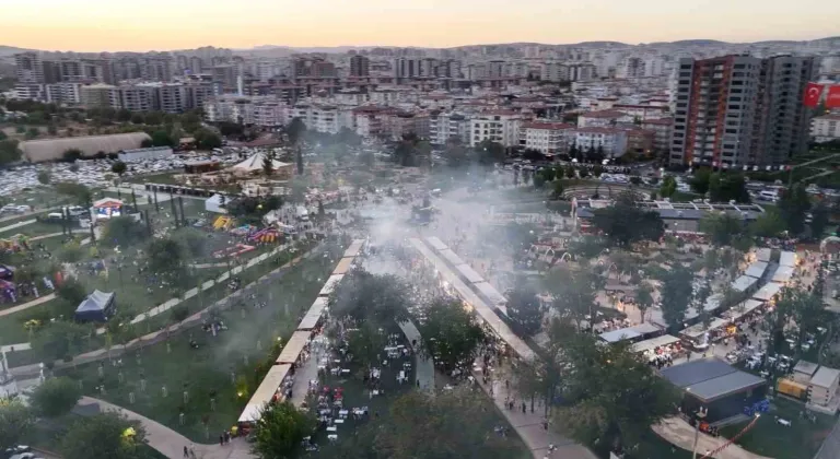 GastroANTEP’te kebap stantlarının önünde kuyruk oluştu