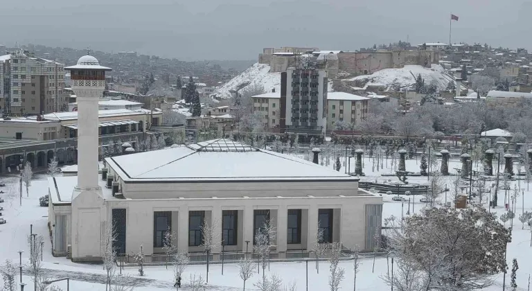 Gaziantep güne beyaz örtü ile uyandı