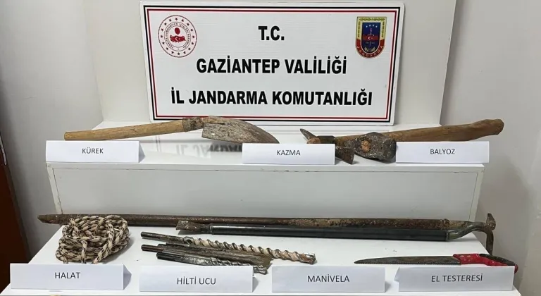 Gaziantep’te kaçak kazı yapan 2 şahsı jandarma yakaladı
