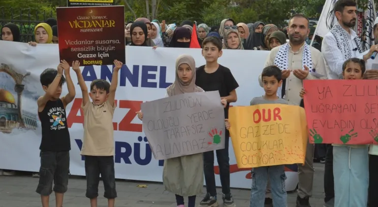 Siirt’te "Gazze Ölüyor, Ayağa Kalk" eylemi