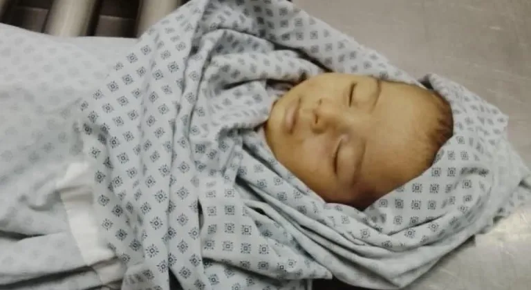 Gazze’de 2 aylık bebek hipotermi nedeniyle hayatını kaybetti