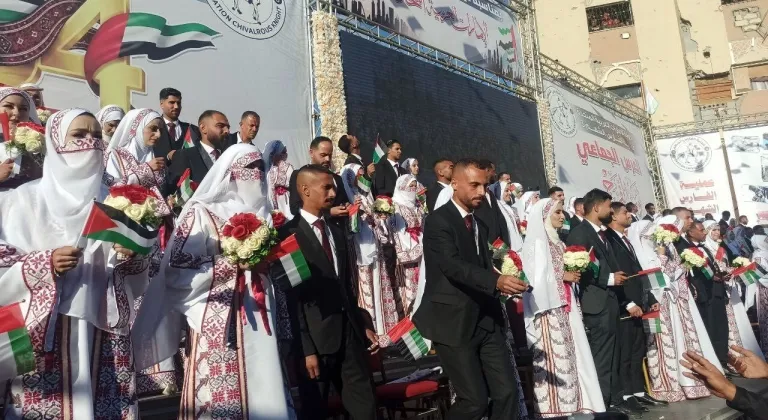 Gazze’de 54 çift savaşın gölgesinde dünya evine girdi