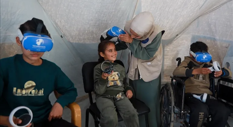 Gazze’de savaş travması yaşayan çocuklara sanal gerçeklikle terapi