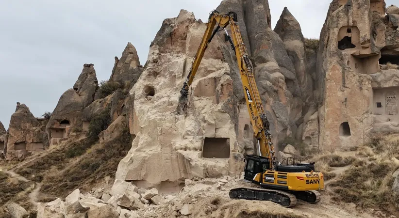 Göreme’de bir kısmı çöken peribacasının çevresinde temizlik çalışmaları başladı