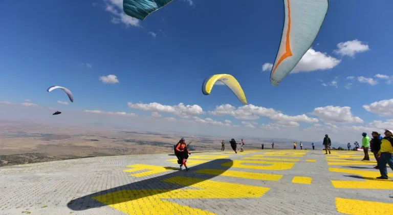 Yamaç Paraşütü Dünya Kupası’nda bir paraşüt pilotu düşerek yaşamını yitirdi