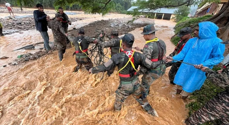 Hindistan’da yaşanan sel ve toprak kaymasında 34 kişi hayatını kaybetti