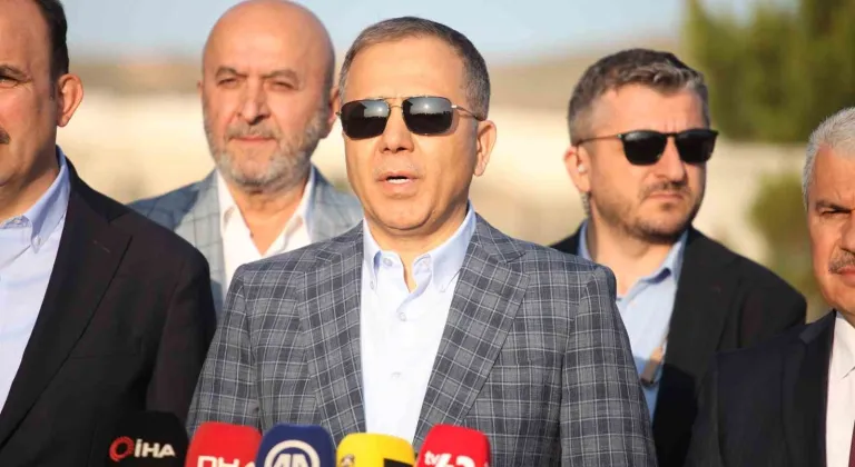 İçişleri Bakanı Yerlikaya bayram namazını Konya’da kıldı