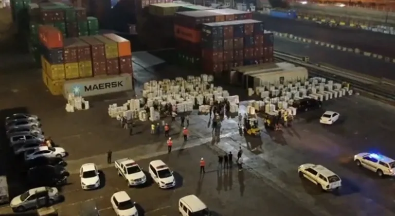 İçişleri Bakanı Yerlikaya: "Mersin Limanı'nda  298 kg kokain ele geçirdik"