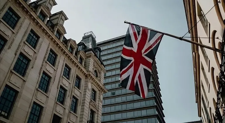 İngiltere, Tahran Büyükelçiliğini geçici olarak kapattı