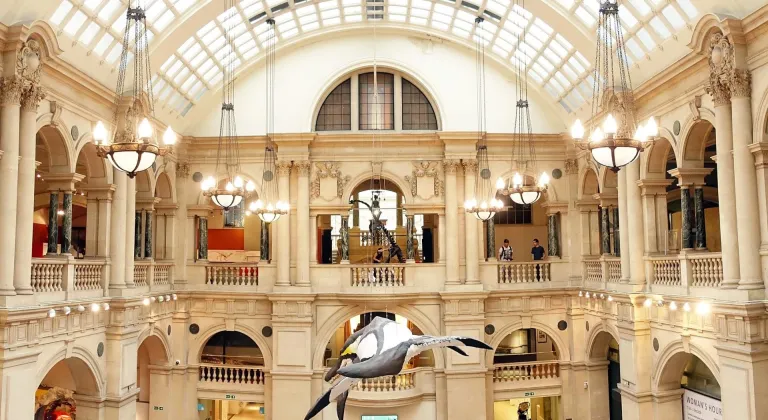 Bristol Müzesi'nden Britanya  İmparatorluğu ile Milletler Topluluğu koleksiyonundan 600’den fazla sanat eseri çalındı