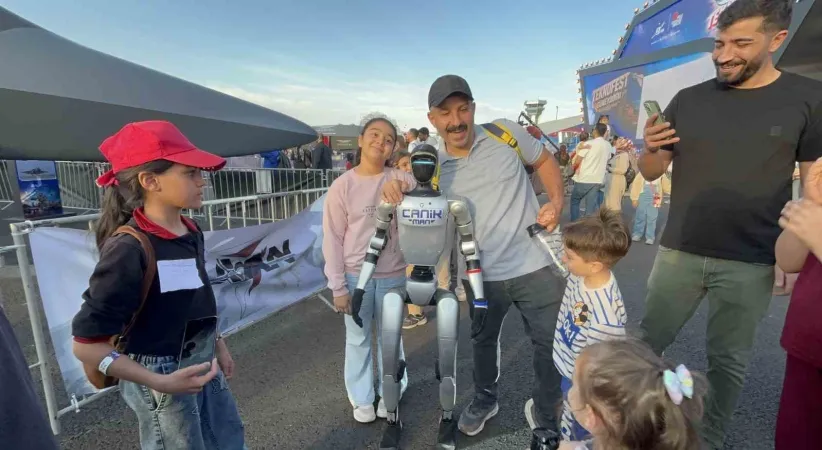 İnsansı robot, TEKNOFEST’in ilgi odağı oldu