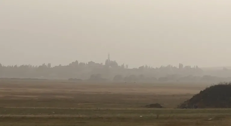 Yüksekova, Irak ve Suriye’den gelen toz bulutunun etkisi altına girdi