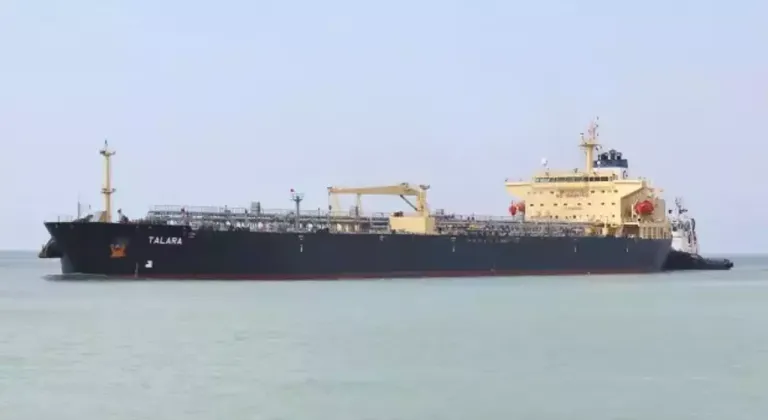 İran, 30 bin ton petrokimya ürünü taşıyan yabancı petrol tankerini alıkoydu