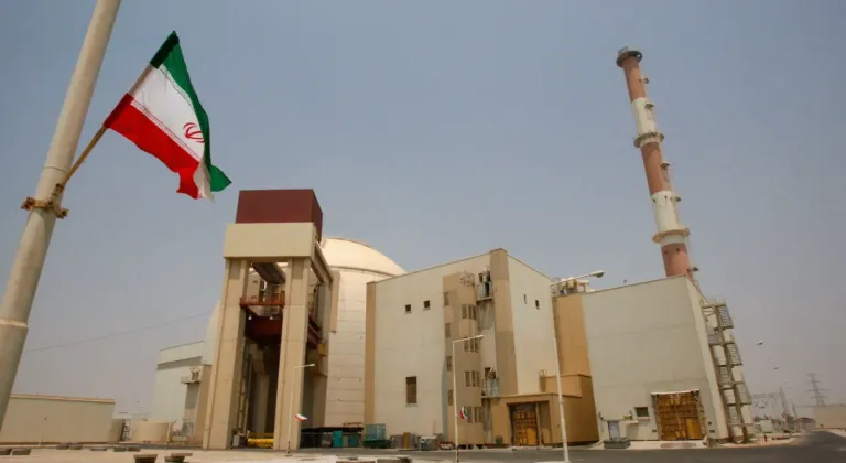 İran Atom Enerjisi Kurumu: "Buşehr Nükleer Santrali sahasına füze isabet etti"