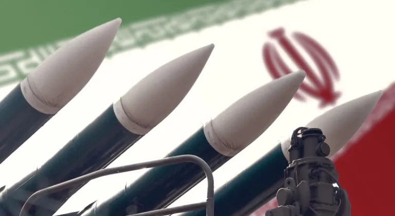 İran, BAE’deki El Dhafra Hava Üssü’nde ABD varlıklarını hedef aldı